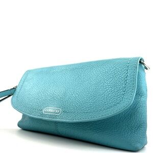 Coach Campbell Pebbled Leather Wristlet 🩵